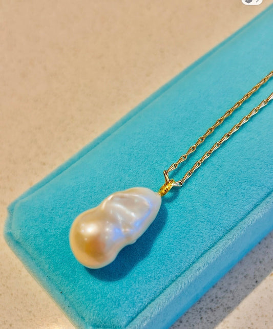 Keshi Pearl Pendant Necklace – 9ct Gold Plated Barleycorn Chain