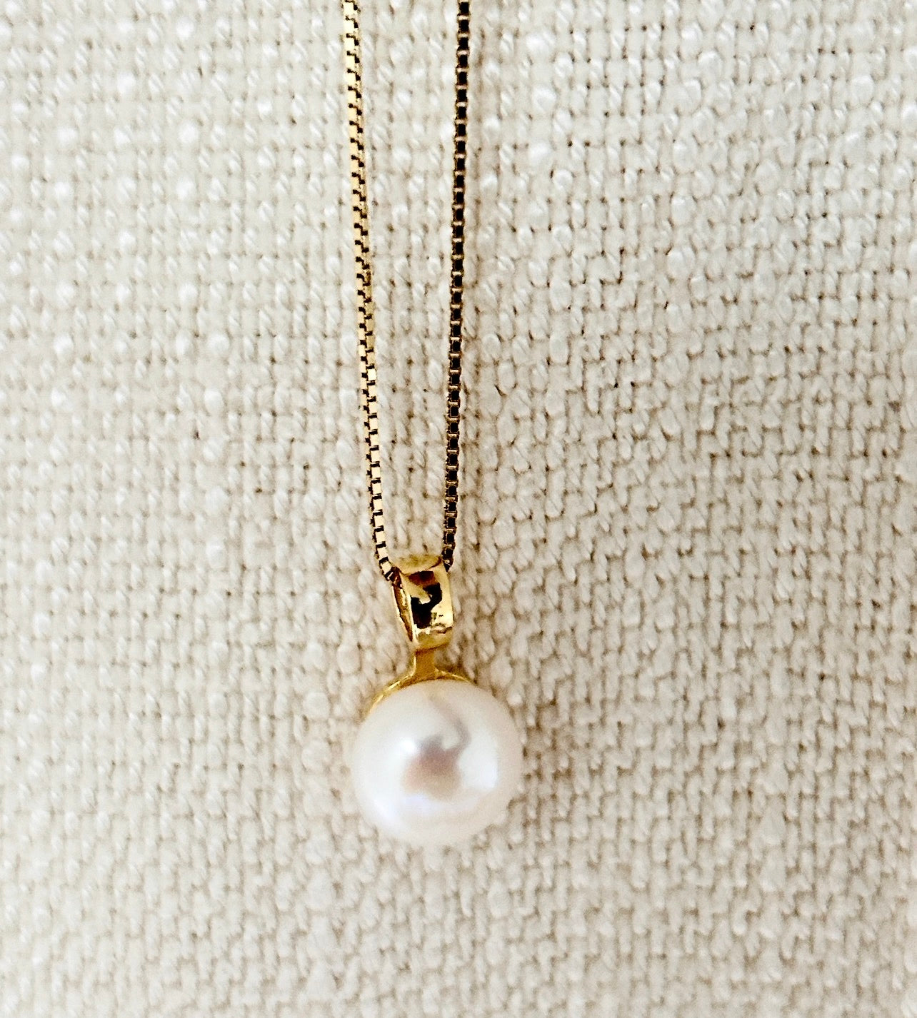 Delicate Pearl Pendant Necklace