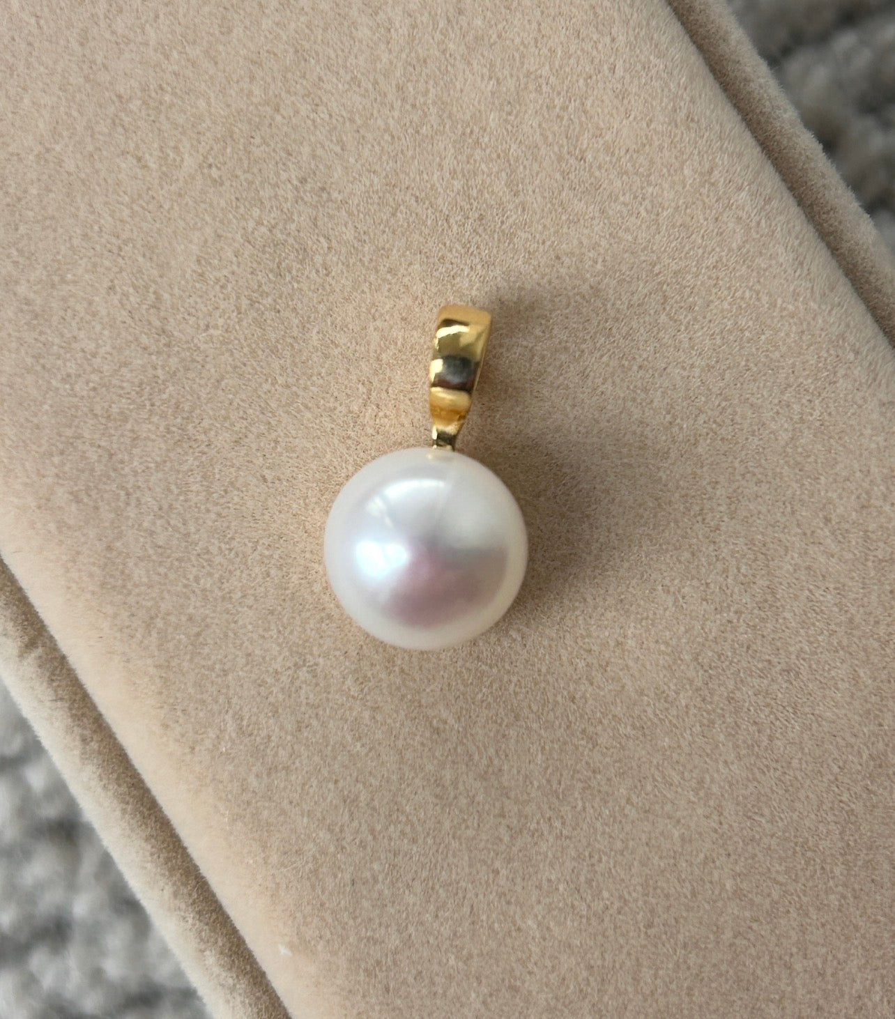GOLD Cabochon Freshwater Pearl Pendant Necklace