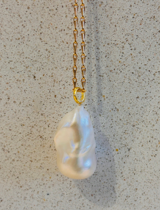 Keshi Pearl Pendant Necklace – 9ct Gold Plated Barleycorn Chain