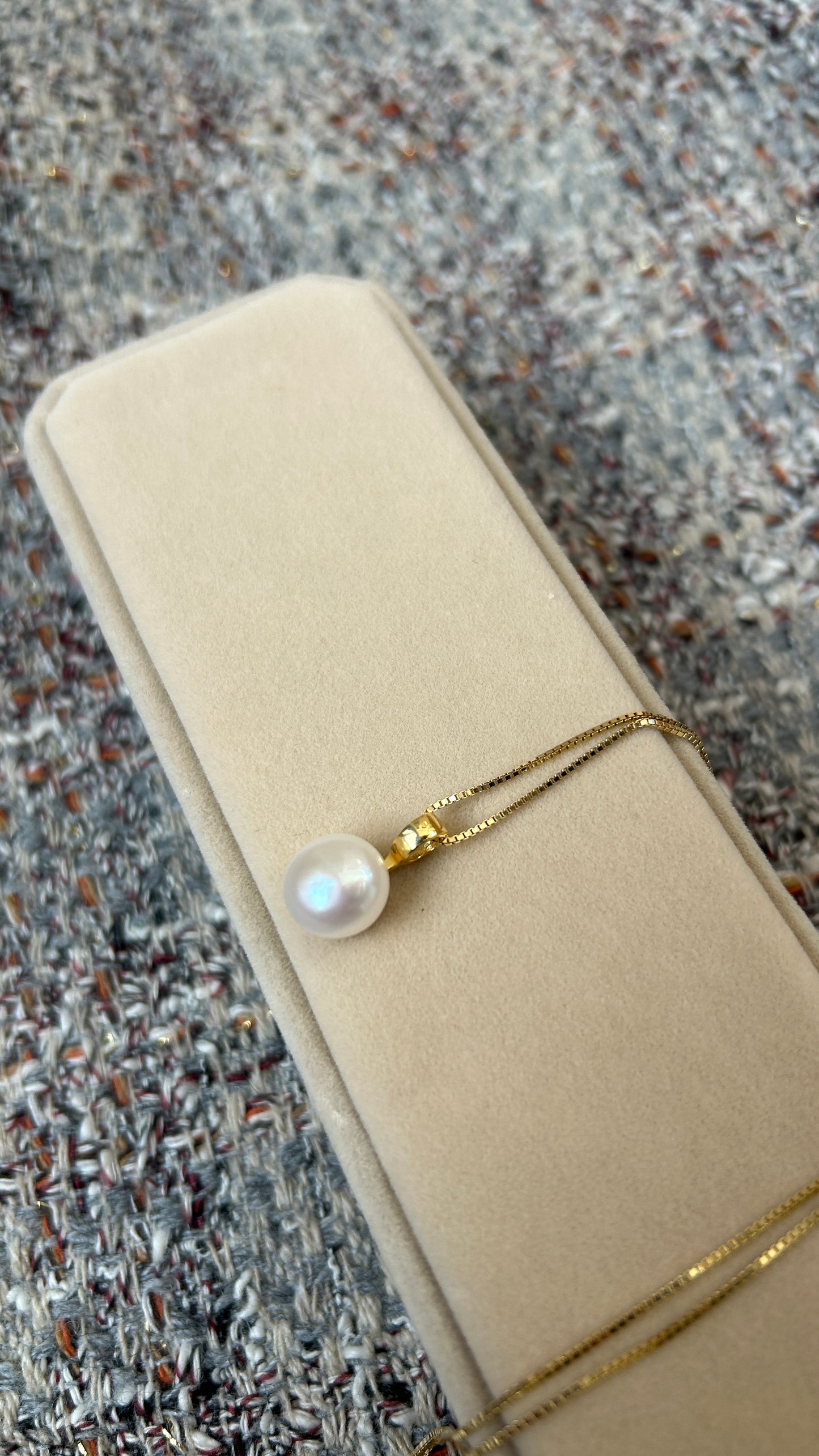 Delicate Pearl Pendant Necklace